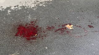 Traces de sang dans la rue Nicolas Appert après l'attaque au hachoir du 25 septembre 2020