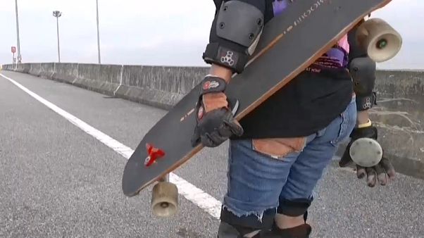 Nongluck und ihr Longboard Nongluck und ihr Longboard