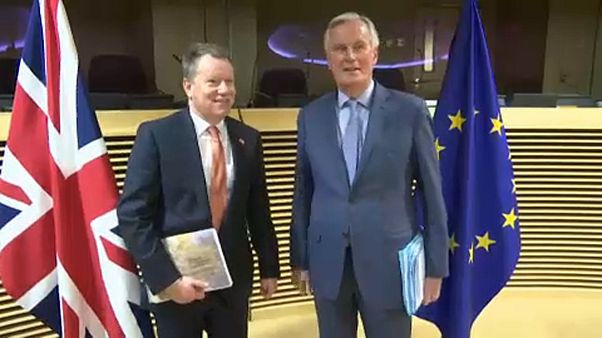 Σε κρίσιμη καμπή οι συνομιλίες για το Brexit Σε κρίσιμη καμπή οι συνομιλίες για το Brexit