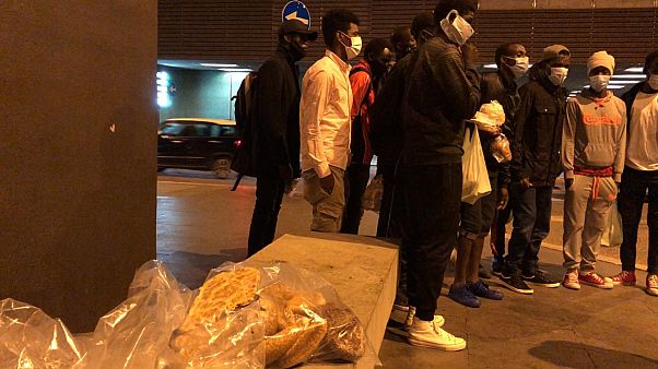 Dormir en la calle, a la espera del estatus de refugiado Dormir en la calle, a la espera del estatus de refugiado