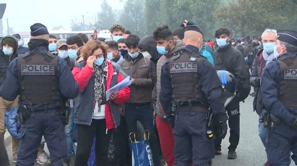 Desalojo de un campamento de inmigrantes cerca de Calais Desalojo de un campamento de inmigrantes cerca de Calais