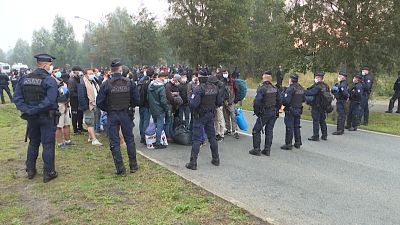 Police encircling migrants