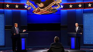 Kaotikus és személyeskedő vitával nyitott Trump és Biden