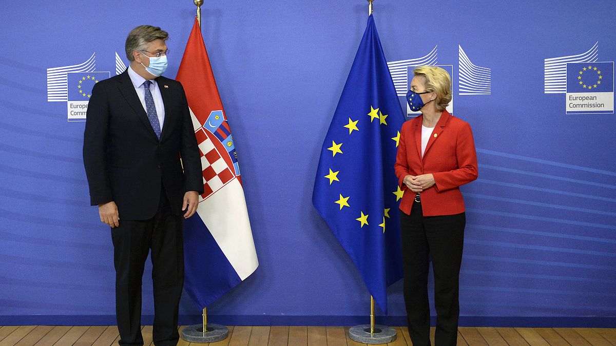 رئيسة المفوضية الأوروبية مع رئيس الوزراء الكرواتي قبيل القمة