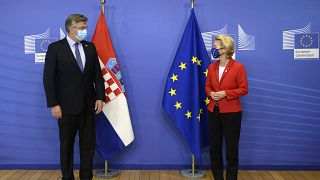 رئيسة المفوضية الأوروبية مع رئيس الوزراء الكرواتي قبيل القمة