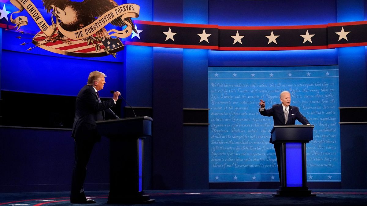 الرئيس دونالد ترامب والمرشح الديمقراطي للرئاسة جو بايدن، خلال المناظرة الأولى، الثلاثاء، 29 سبتمبر  2020
