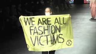 "Extinction Rébellion" s'invite au défilé Christian Dior