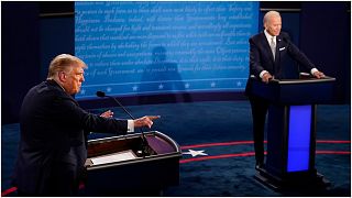 الرئيس الأمريكي دونالد ترامب رفقة المرشح الديموقراطي جو بايدن خلال المناظرة