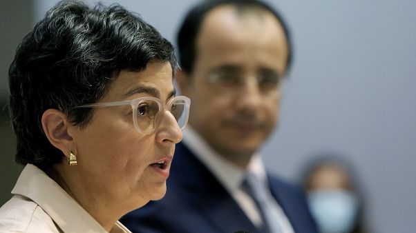 İspanya Dışişleri Bakanı Arancha Gonzalez Laya (solda), Rum mevkidaşı Nikos Christodoulides ile görüştü İspanya Dışişleri Bakanı Arancha Gonzalez Laya (solda), Rum mevkidaşı Nikos Christodoulides ile görüştü