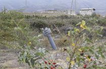 Неразорвавшийся снаряд рядом с населённым пунктом в Нагорном Карабахе