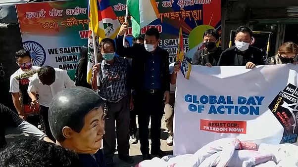 Kínai zászlót égettek tibeti tüntetők Kínai zászlót égettek tibeti tüntetők