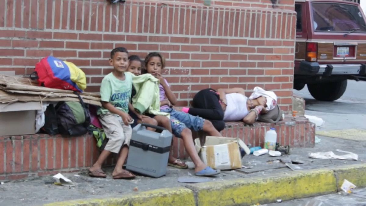Una familia viviendo en las calles de Caracas