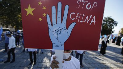 İstanbul Beyazıt Meydanı'nda toplanan Uygurlar, Çin'in Doğu Türkistan'daki faaliyetlerini protesto etti