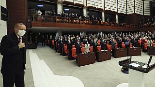 Erdogan a török parlamentben