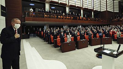 Erdogan a török parlamentben