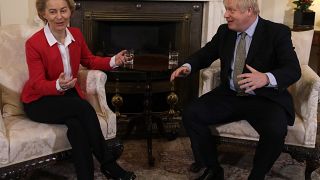 "Брексит": Борис Джонсон встретится с Урсулой фон дер Ляйен после угрозы Лондону судом