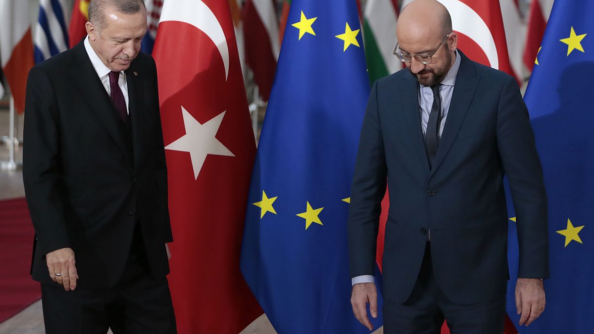 Ο πρόεδρος της Τουρκίας Ρετζέπ Ταγίπ Ερντογάν με τον πρόεδρο του Ευρωπαϊκού Συμβουλίου Σαρλ Μισέλ στις Βρυξέλλες (20 Μαρτίου 2020)