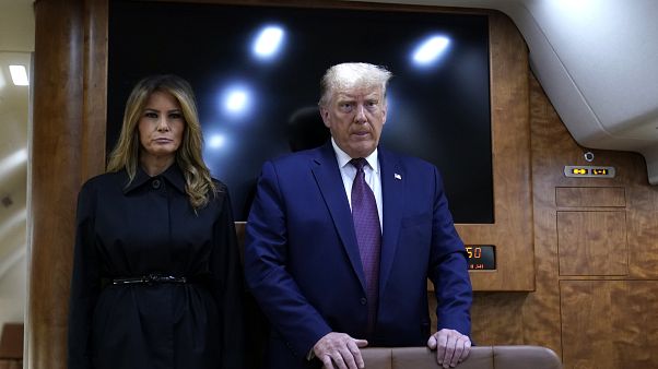 Covid-19'a yakalanan ABD Başkanı Donald Trump'ın hafif belirtiler gösterdiğini ancak hala görevinin başında olduğunu açıklandı. Covid-19'a yakalanan ABD Başkanı Donald Trump'ın hafif belirtiler gösterdiğini ancak hala görevinin başında olduğunu açıklandı.