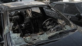 Carro destruído em ataque contra Stepanakert, capital de Nagorno-Karabach