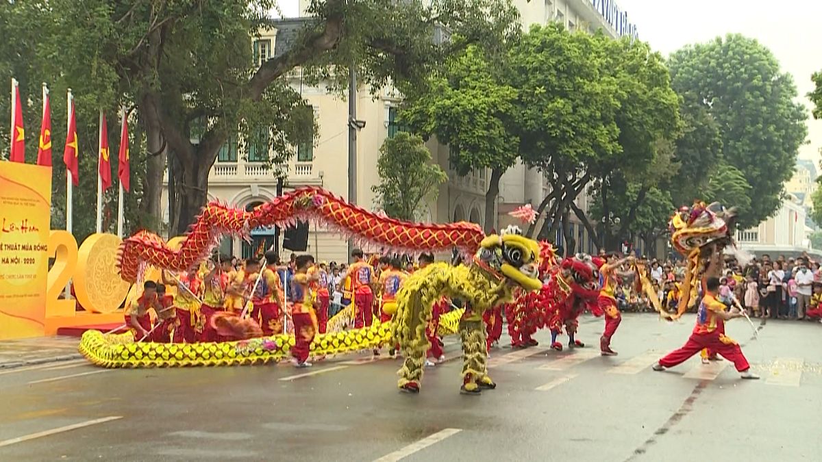 شاهد: فيتنام تتحدى كورونا بالرقص على أنغام مهرجان التنين