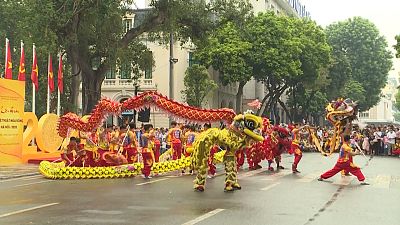 Vietnam dragon dansıyla başkentin kuruluş yıl dönümünü kutladı