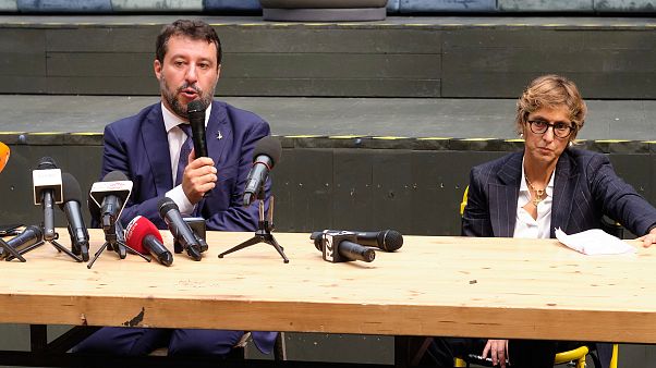 Ex-ministro do Interior falou aos jornalistas após a audiência preliminar Ex-ministro do Interior falou aos jornalistas após a audiência preliminar