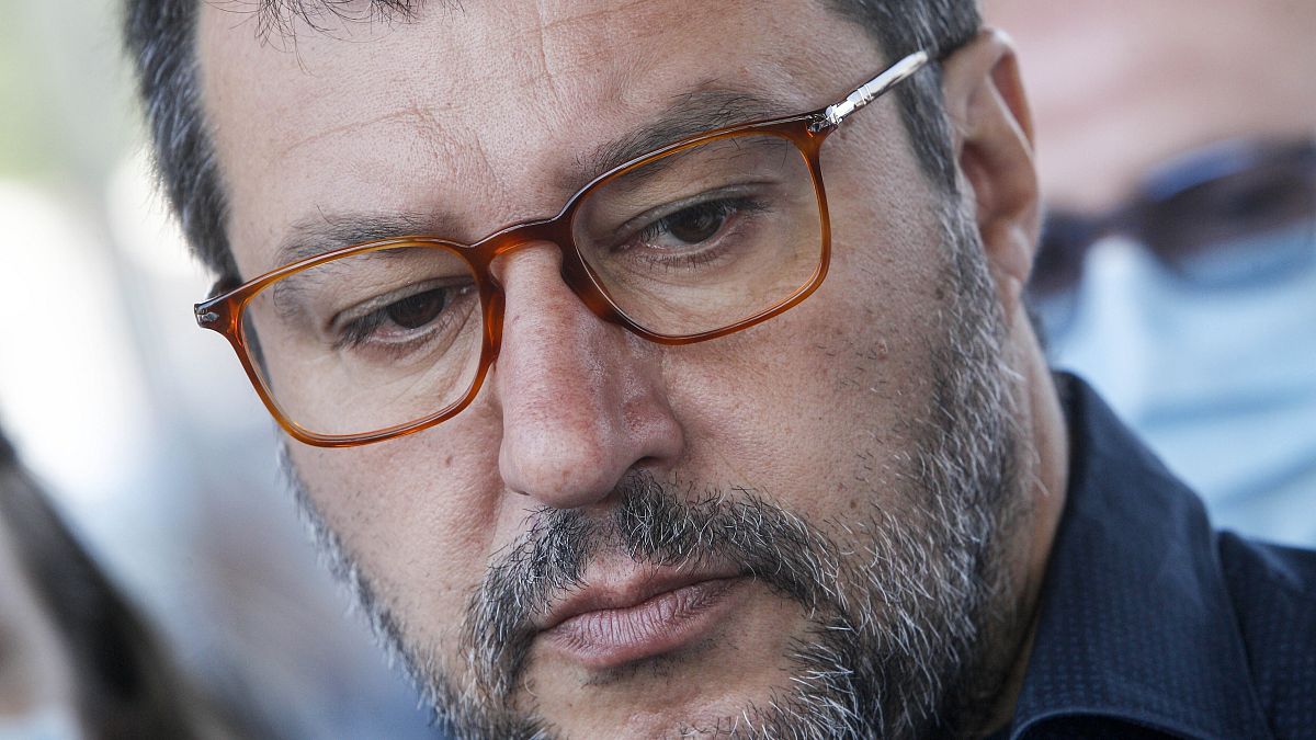 Matteo Salvini face à la justice pour avoir bloqué des migrants en mer