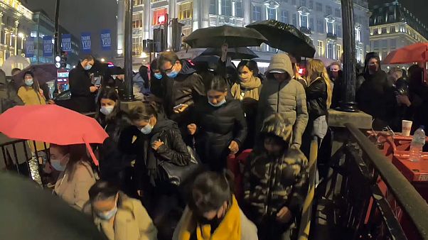 Лондон гуляет до 22:00 Лондон гуляет до 22:00