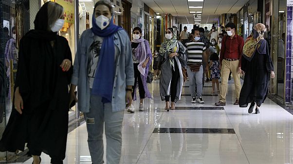 İran'ın başkenti Tahran'da bir alışveriş merkezi İran'ın başkenti Tahran'da bir alışveriş merkezi