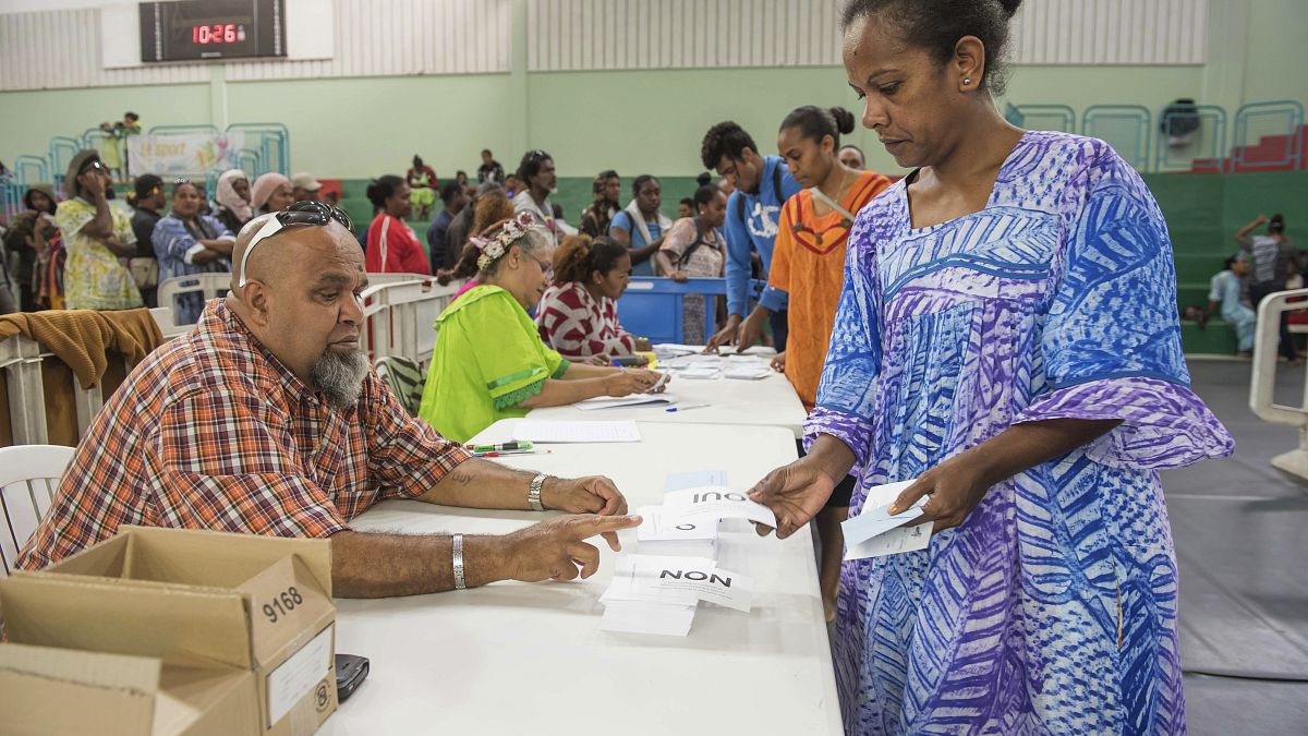 Los 304 colegios electorales de Nueva Caledonia han abierto sus puertas a las 08.00 hora local del domingo para la votación del segundo referéndum sobre la independencia.