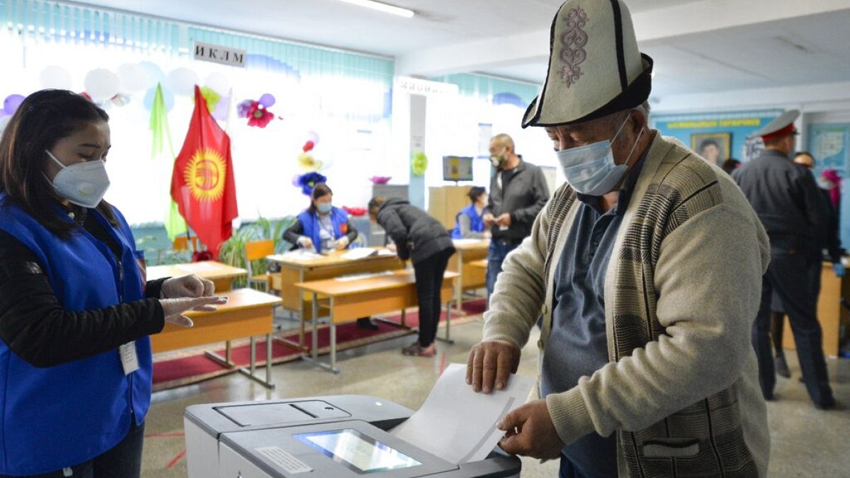 В парламент Киргизии проходят 4 партии - ЦИК