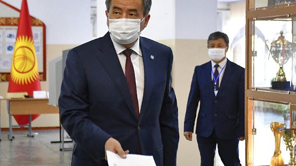 Le président kirghize Sooronbai Jeenbekov le jour des législatives le 4 octobre 2020 Le président kirghize Sooronbai Jeenbekov le jour des législatives le 4 octobre 2020