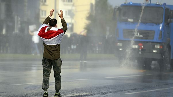 Belarus'ta bir gösterici (arşiv) Belarus'ta bir gösterici (arşiv)