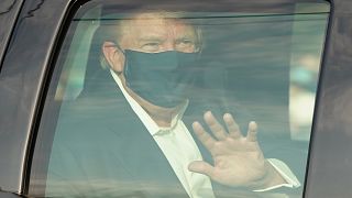 Trump in schwarzem Regierungs-SUV vor Walter Reed Medical Center in Bethesda (Maryland) 4. Oktober 2020