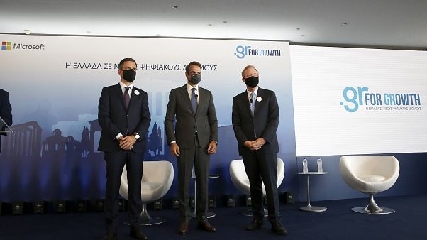 Ο Έλληνας πρωθυπουργός Κυριάκος Μητσοτάκης, ο πρόεδρος της Microsoft Μπραντ Σμιθ Ο Έλληνας πρωθυπουργός Κυριάκος Μητσοτάκης, ο πρόεδρος της Microsoft Μπραντ Σμιθ