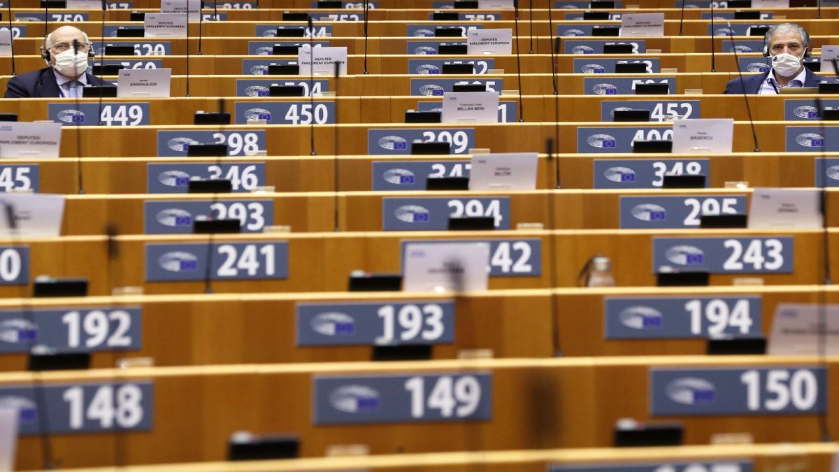 نواب البرلمان الأوروبي خلال جلسة عامة في البرلمان في بروكسل/ الأربعاء 7 أكتوبر 2020