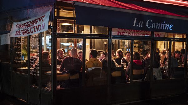Una brasserie a Parigi Una brasserie a Parigi