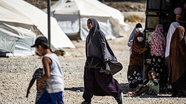 الإدارة الذاتية الكردية ستسمح للسوريين بمغادرة مخيم الهول المكتظ الإدارة الذاتية الكردية ستسمح للسوريين بمغادرة مخيم الهول المكتظ