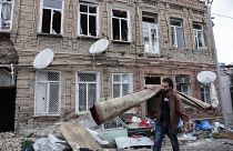 Edificios en una zona residencial de Ganyá, Azerbaiyán, dañada por los bombardeos de las fuerzas armenias, el 5 de octubre de 2020.