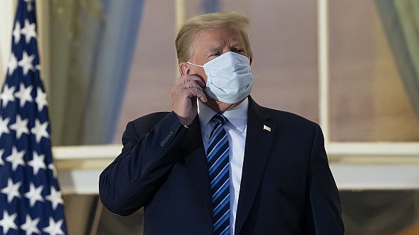 ABD Başkanı Donald Trump, hastanede gördüğü koronavirüs tedavisinin ardından Beyaz Saray'a döndü ABD Başkanı Donald Trump, hastanede gördüğü koronavirüs tedavisinin ardından Beyaz Saray'a döndü
