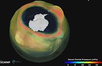 Antarktika üzerinde son dönemin en büyük ve en derin ozon deliği oluştu