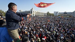 محتجون يتظاهرون في بيشكيك عاصمة قيرغيزستان معلنين رفضهم لنتائج الانتخابات. 2020/10/05