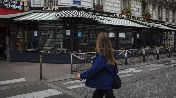 Un café fermé à Paris suite aux restrictions sanitaires, le 6 octobre 2020 Un café fermé à Paris suite aux restrictions sanitaires, le 6 octobre 2020