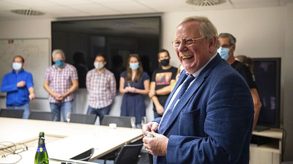Astrophysiker Reinhard Genzel mit seinen StudentInnen in Garching Astrophysiker Reinhard Genzel mit seinen StudentInnen in Garching