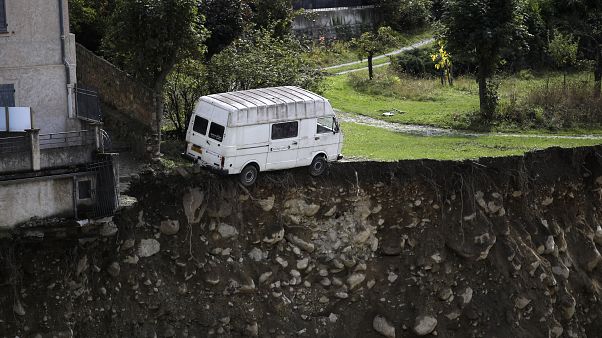 Alpes Marítimos contam os mortos da tempestade "Alex" Alpes Marítimos contam os mortos da tempestade "Alex"