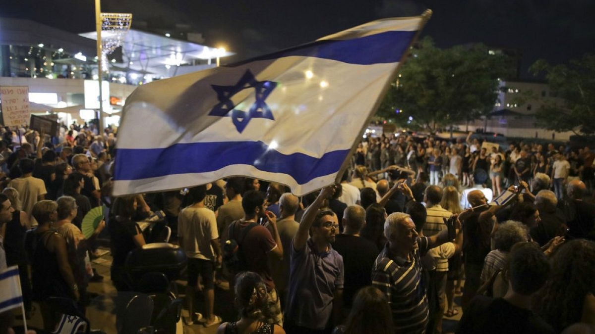A miniszterelnök lemondásáért tüntetők Izraelben.