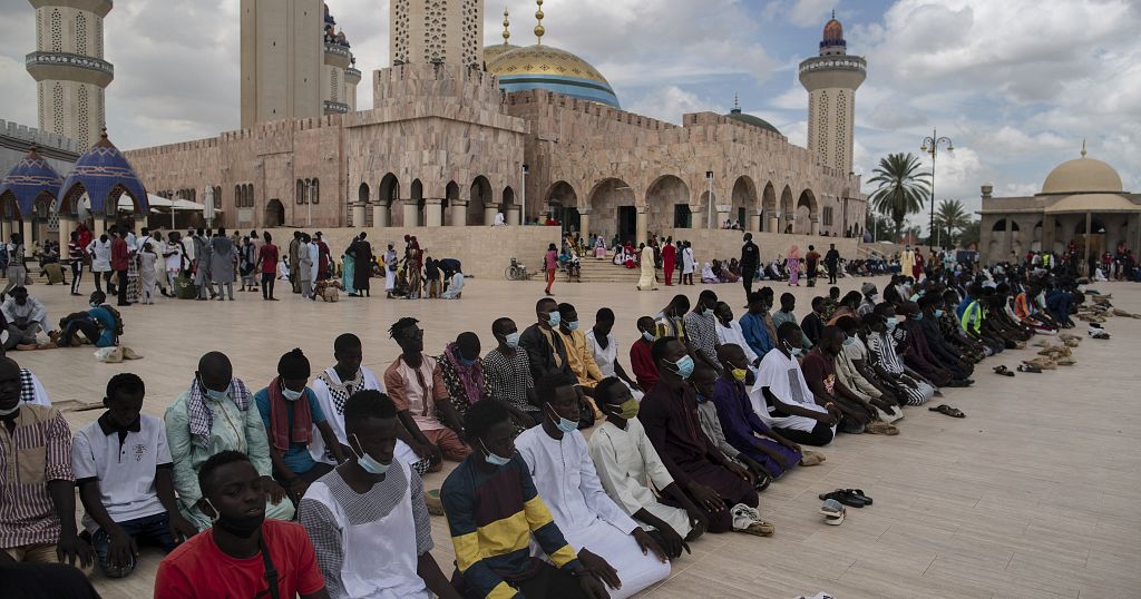 Senegal holds large religious festival amid pandemic | Africanews
