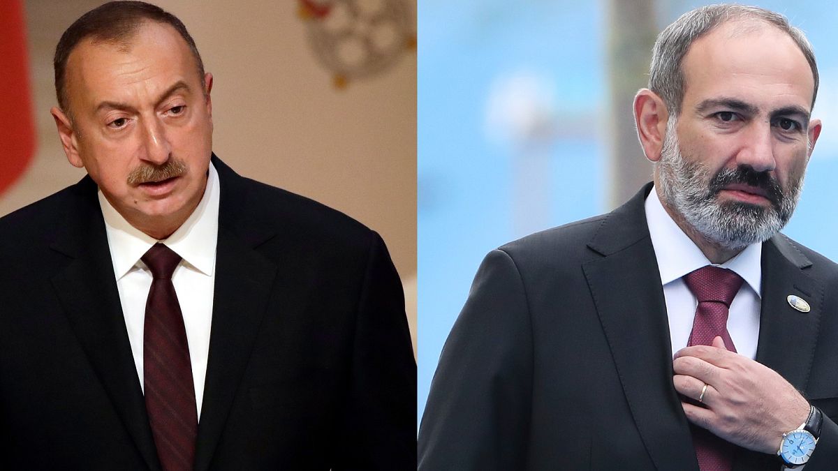 Azerbaijan's President Ilham Aliyev (L) and Armenia's Prime Minister Nikol Pashinyan (R).