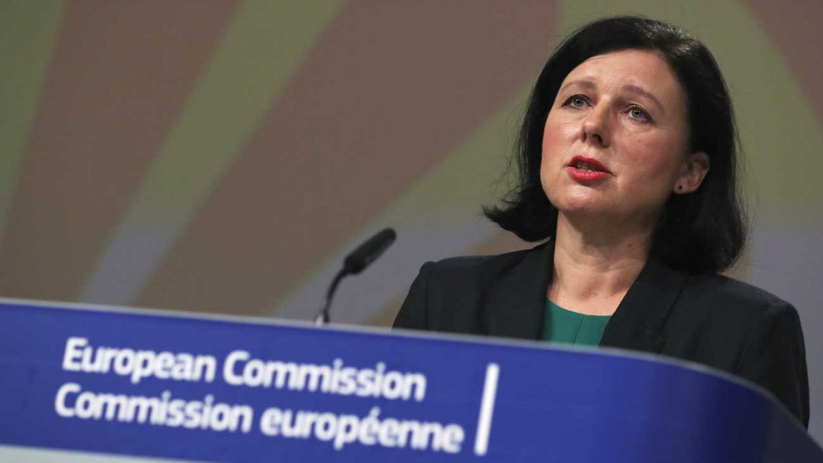 Il Commissario Europeo per la Trasparenza e i Valori UE, Vera Jourova, presenta il quadro europeo sulle strategie di uguaglianza e inclusione dei Rom in conferenza stampa