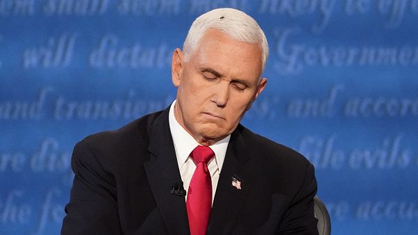 Una mosca posada sobre la cabeza del vicepresidente Mike Pence durante el debate con la senadora Kamala Harris, Salt Lake City, 7 de octubre 2020 Una mosca posada sobre la cabeza del vicepresidente Mike Pence durante el debate con la senadora Kamala Harris, Salt Lake City, 7 de octubre 2020